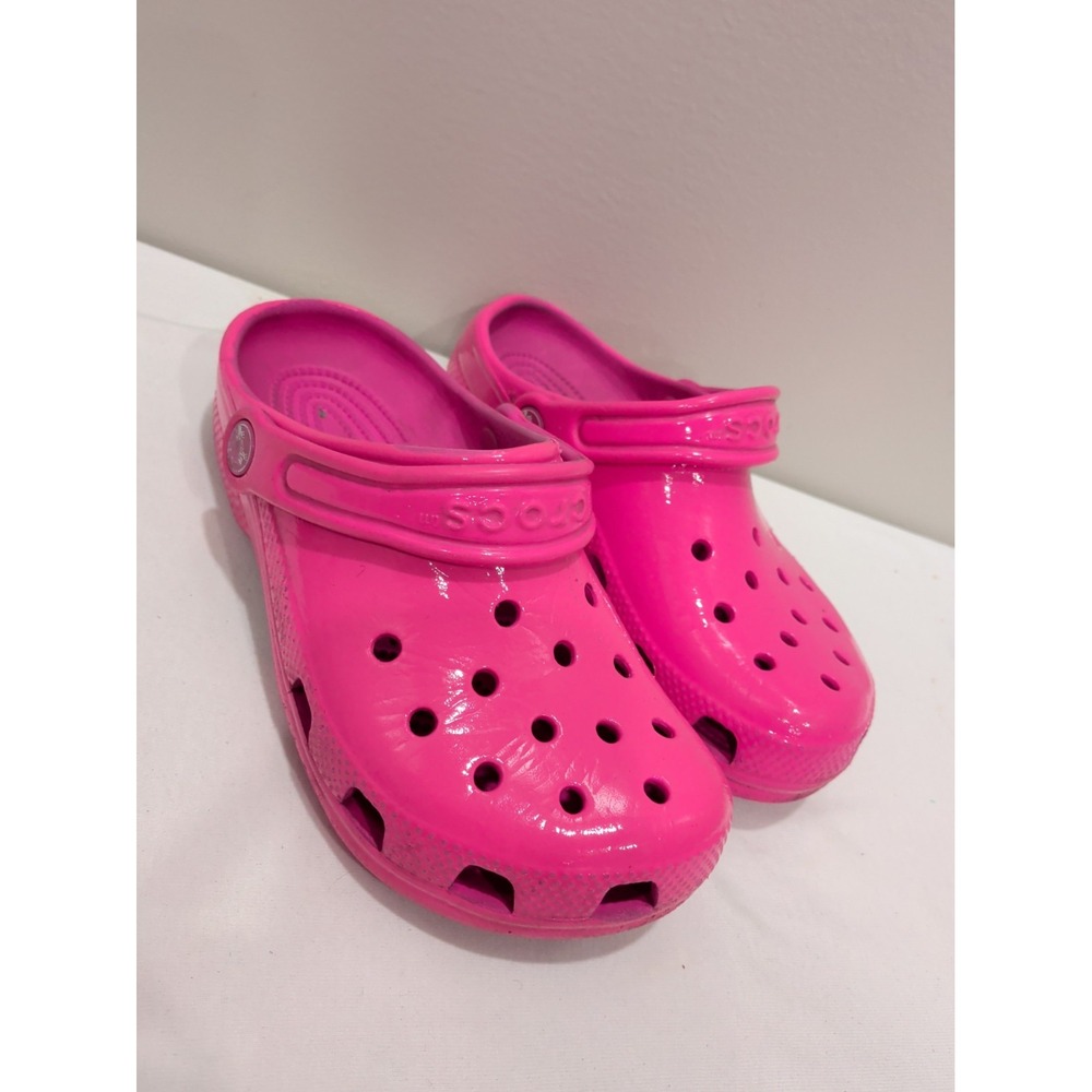 Crocs Classic Clogs Kids Size J2 Glossy Pink Slip On Shoes 204536-6GD